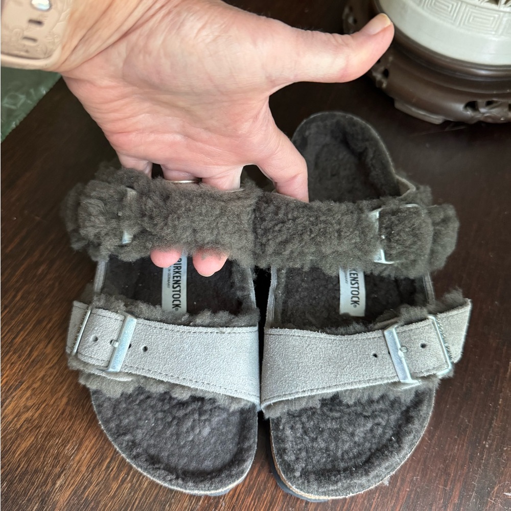 Birkenstock Arizona Split Teddy Rivet Logo. Size 36 (US 5.0). Very gently used. - Picture 2 of 12